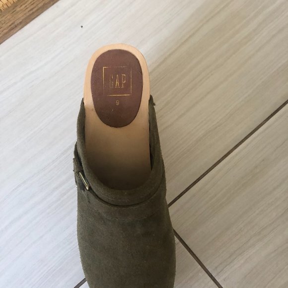 clogs - Picture 1 of 6